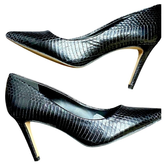 LIKE NEW! Jessica Simpson Black Snakeskin Pumps - Picture 1 of 6